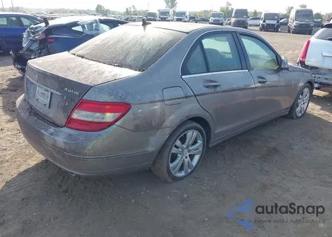 2008 Mercedes-Benz C 300 Luxury 4Matic z USA, uszkodzony, nr VIN WDDGF81X48F151719